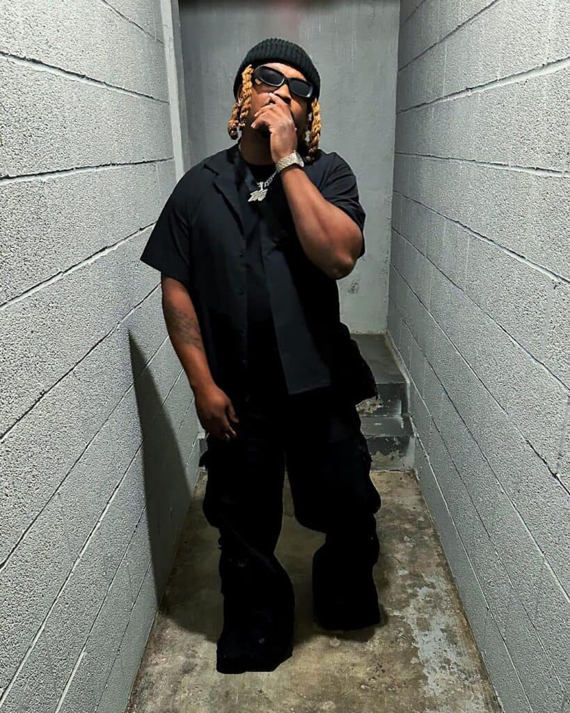 Da Fixx Ep 236 1K Pson alt pic 3 in hallway (mental health)