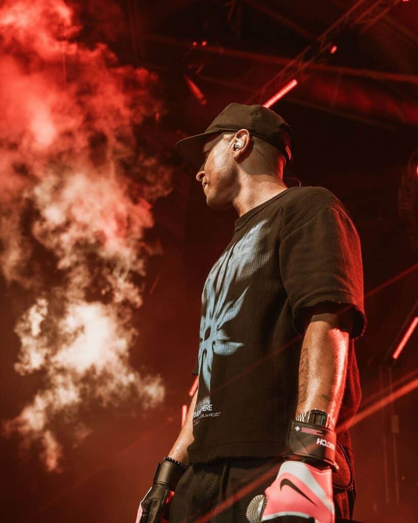 Gawvi on stage